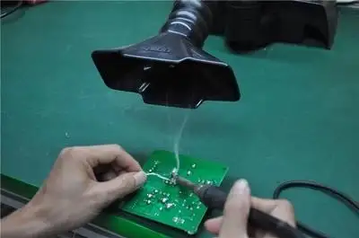 使用电烙铁进行焊锡到底有没有毒焊锡会影响健康胶体电池生产厂家